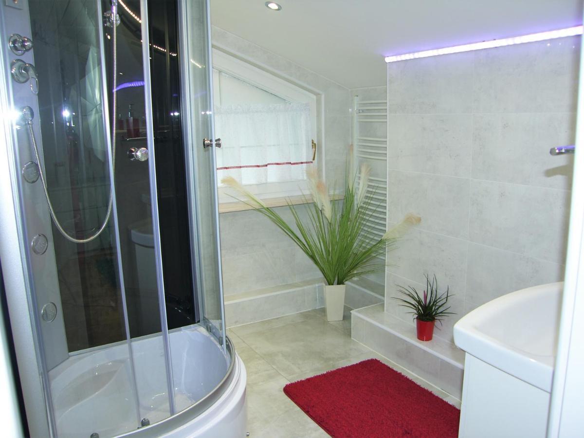 Kaliny Apartamenty Wanny Z Hydromasazem Chorzow Bagian luar foto