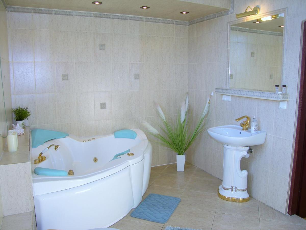 Kaliny Apartamenty Wanny Z Hydromasazem Chorzow Bagian luar foto