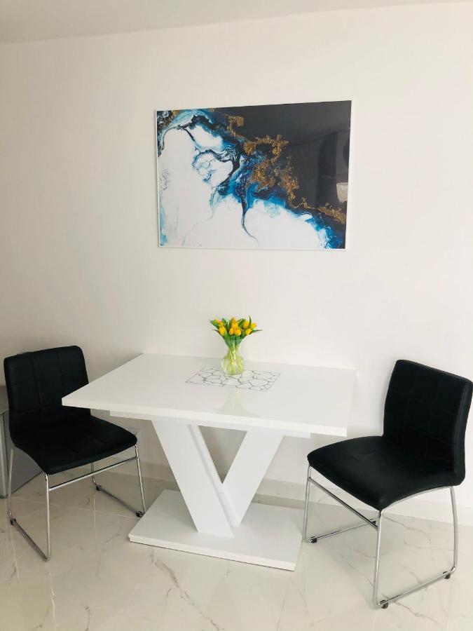 Kaliny Apartamenty Wanny Z Hydromasazem Chorzow Bagian luar foto