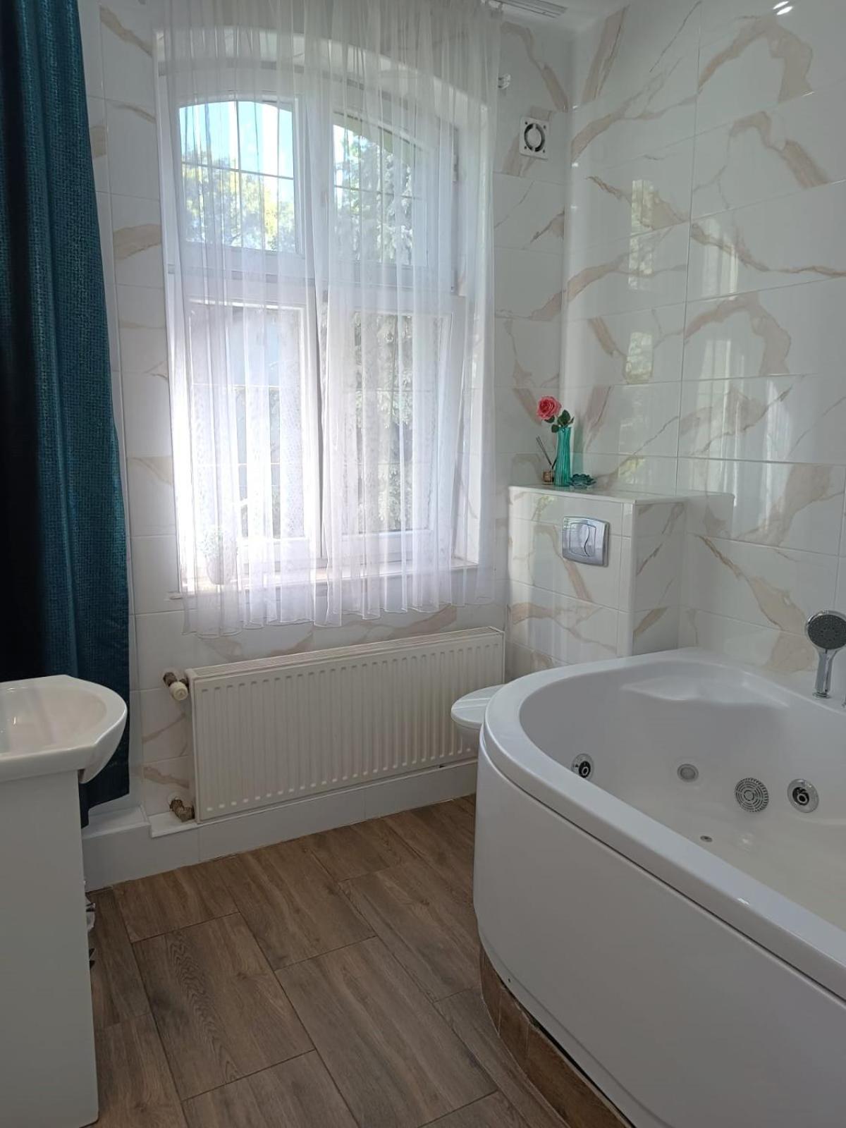 Kaliny Apartamenty Wanny Z Hydromasazem Chorzow Bagian luar foto